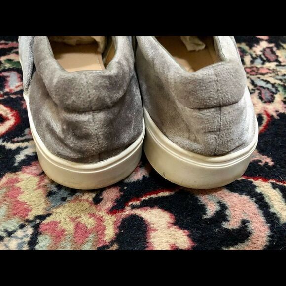 Fun velvet comfortable shoes by Kaanas size 7 - Picture 3 of 5